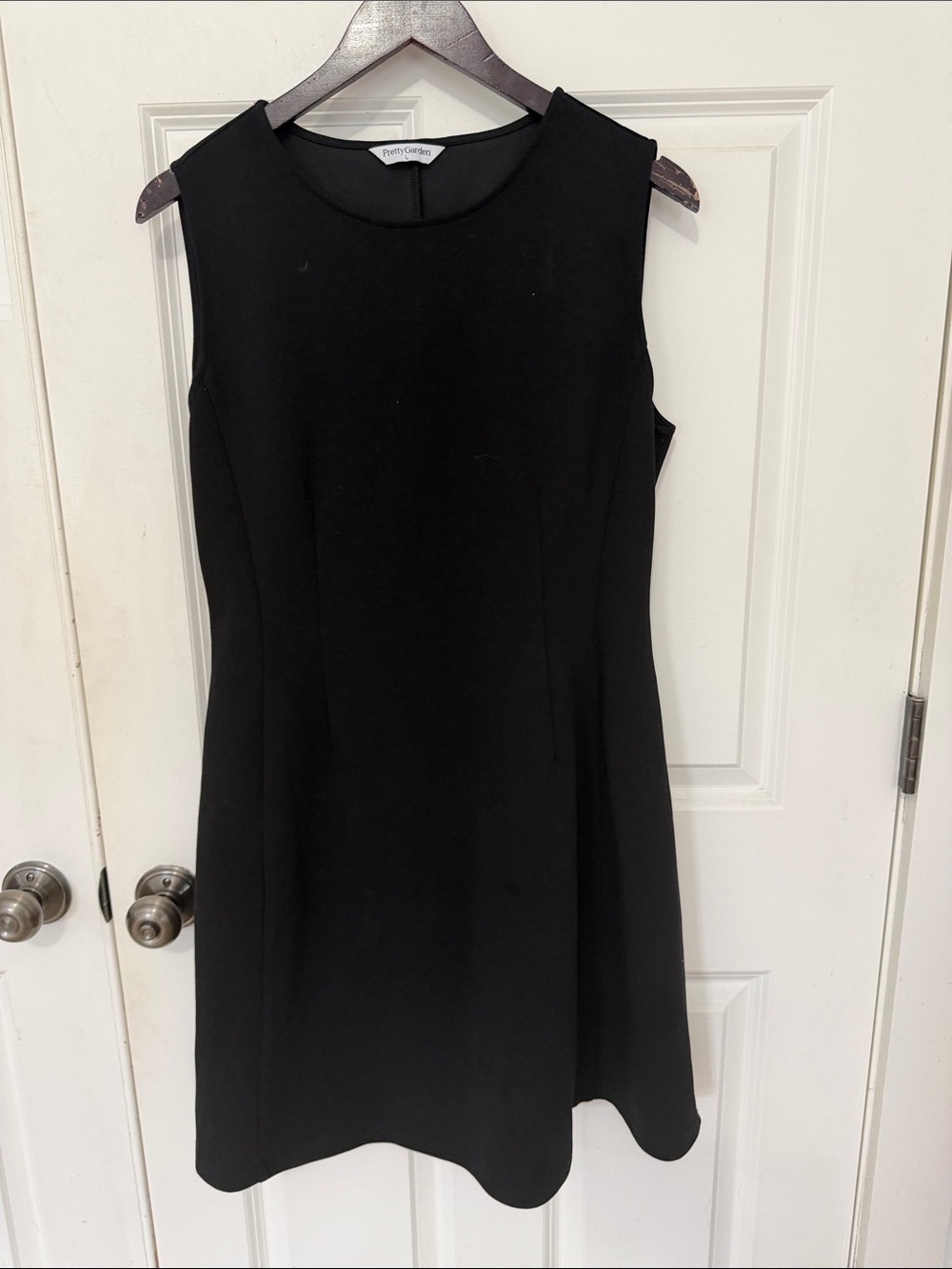 Pretty Garden Contoured Black Sleeveless Dress Size Large